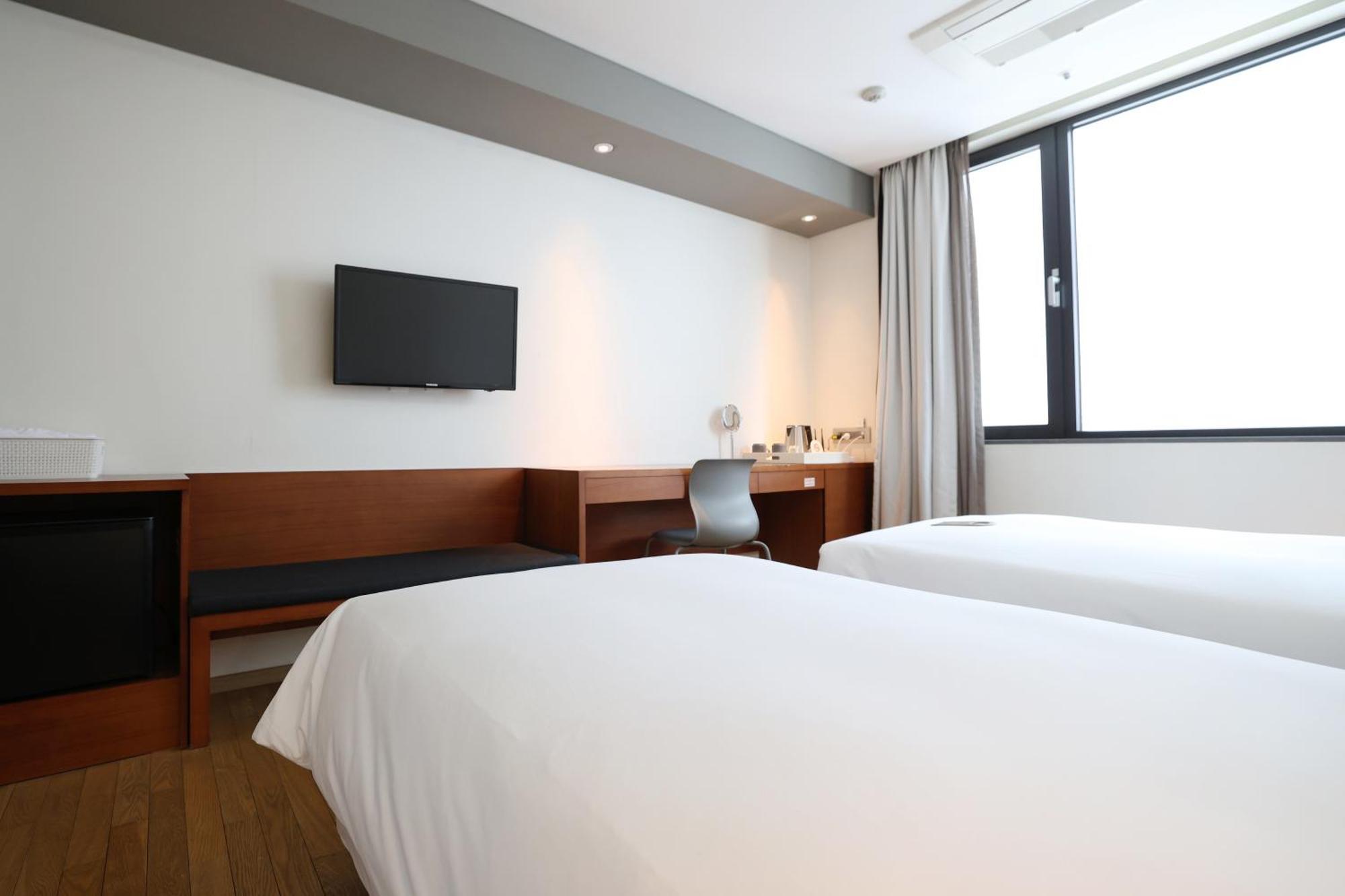 Seoul Hotel Shinshin Myeongdong Екстер'єр фото