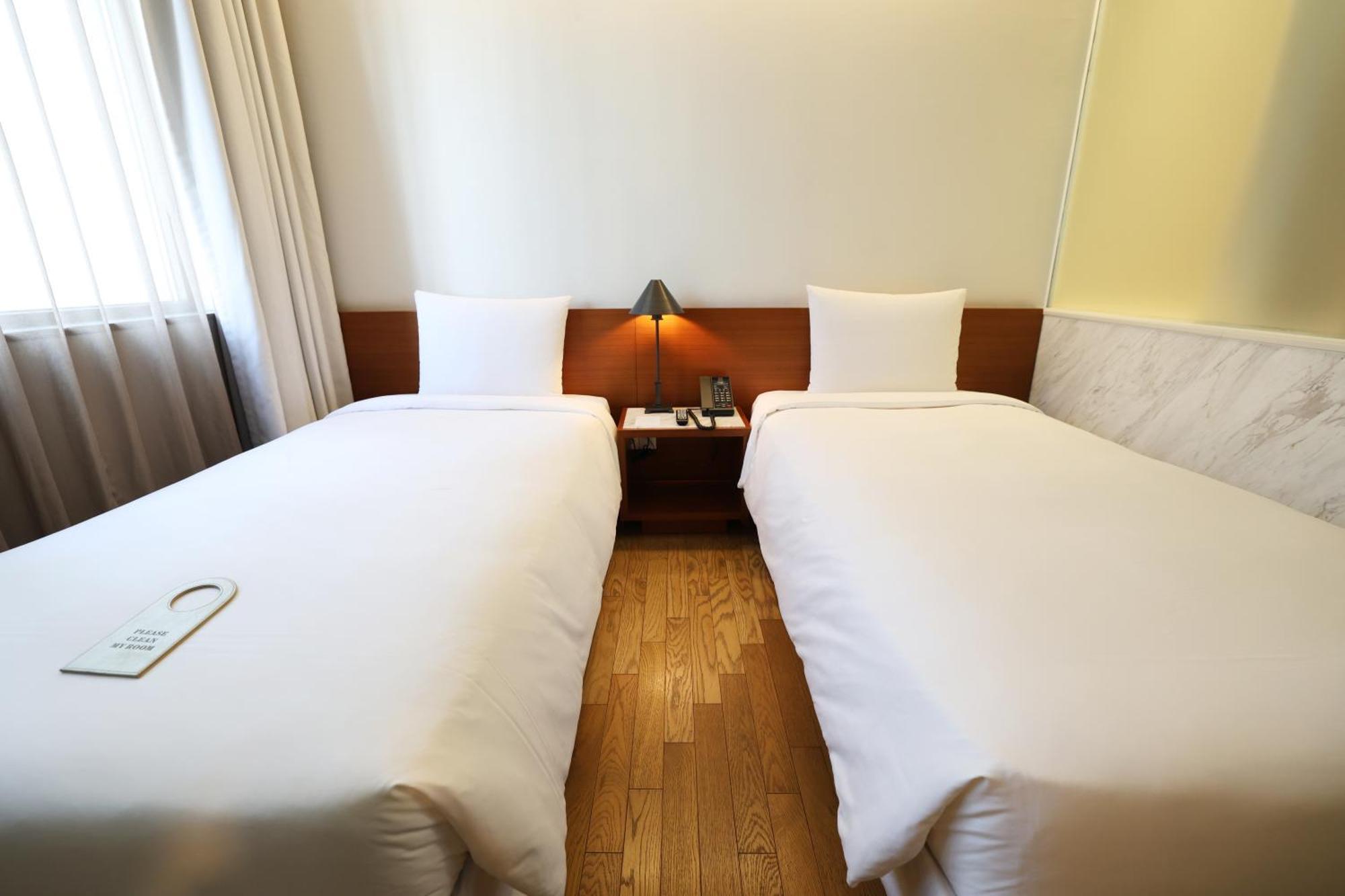 Seoul Hotel Shinshin Myeongdong Екстер'єр фото