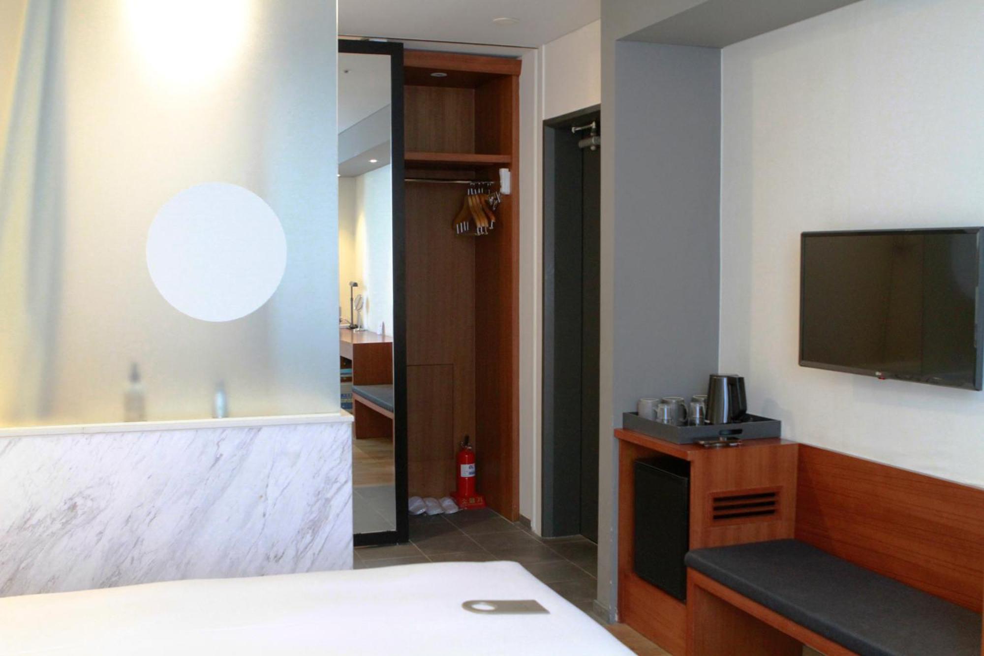 Seoul Hotel Shinshin Myeongdong Екстер'єр фото